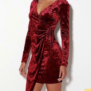 Lulu’s Burgundy velvet long sleeve wrap dress